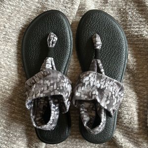 Sanuk yoga sling sandals - women’s size 8